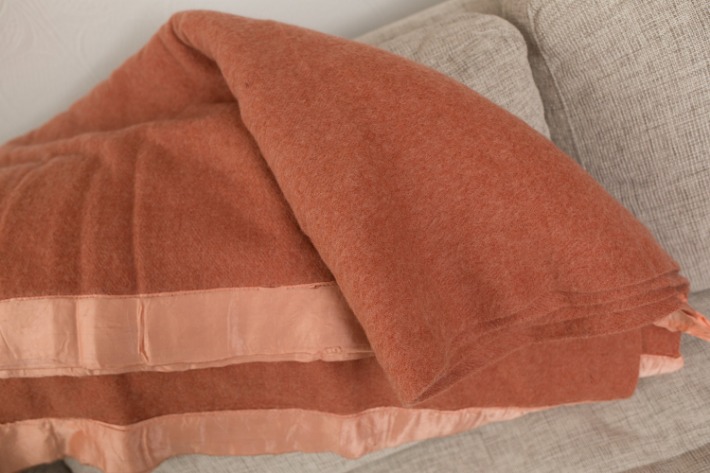 How to Hand Knit a Chunky Blanket »