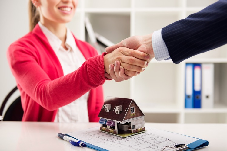 How To Become A Mortgage Broker: What It Is and Career Path